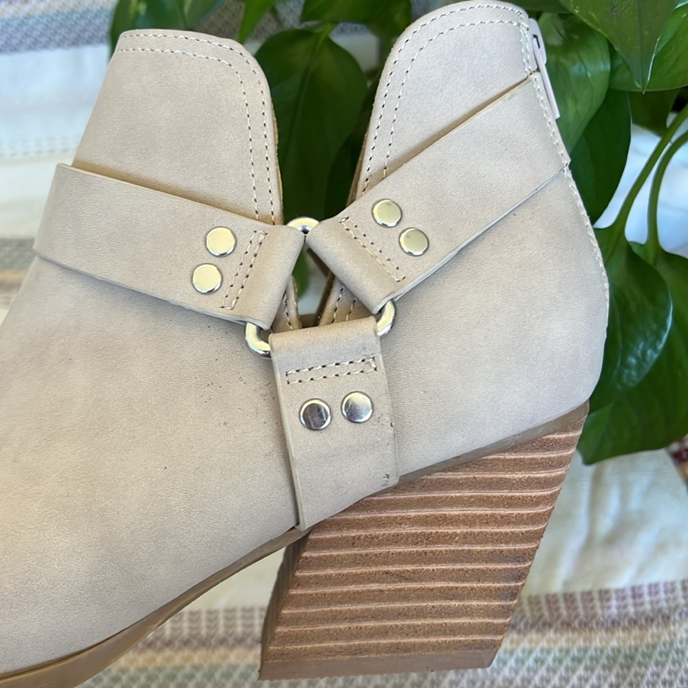 DV Dolce Vita Women’s Kramer Buckle Harness Cut-Out Taupe Ankle Heel Boots, 8.5 - Picture 12 of 17